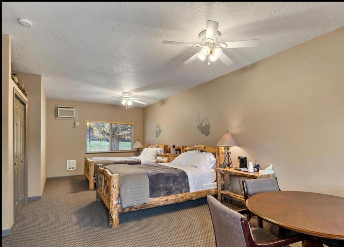 Southfork Lodge - Riverside Inn Lowman Dış mekan fotoğraf
